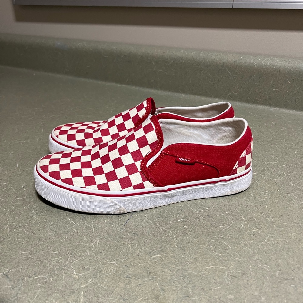 red checkered low top vans size 8